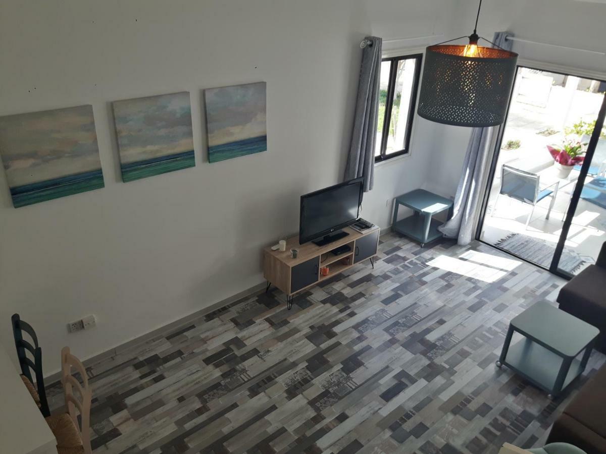 Kermia Beach Apartment Larnaca Esterno foto