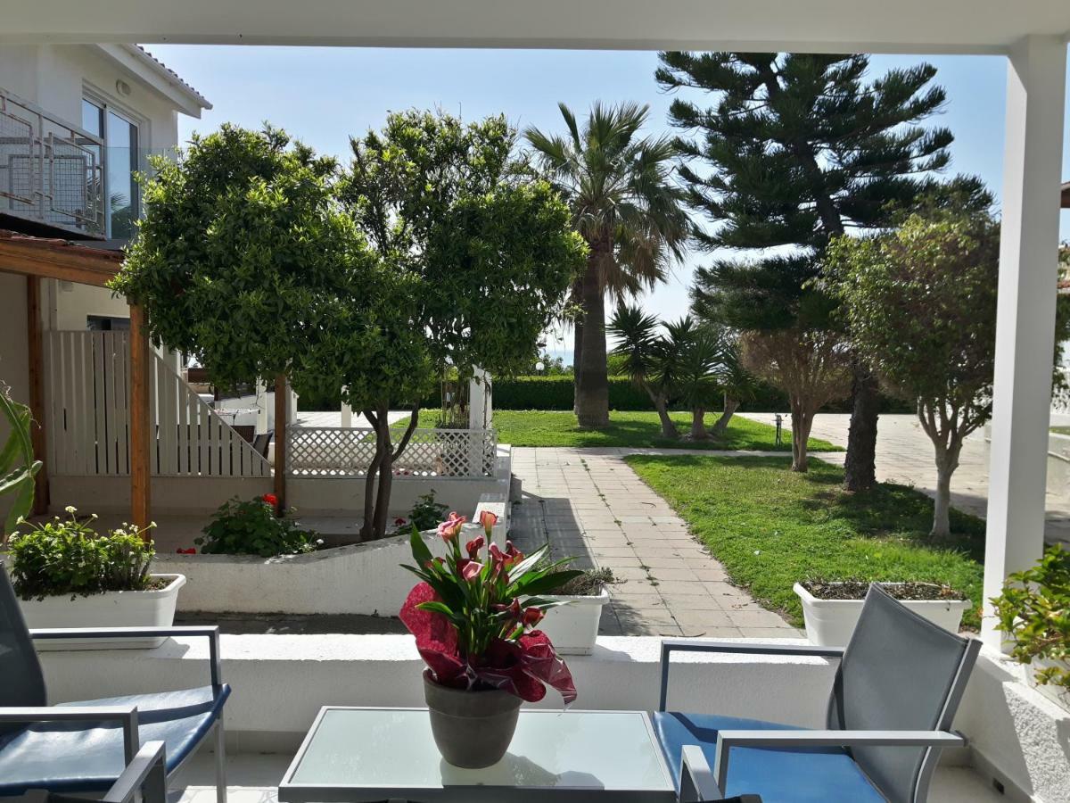 Kermia Beach Apartment Larnaca Esterno foto