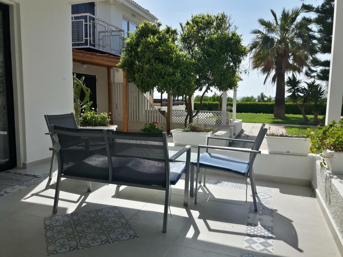 Kermia Beach Apartment Larnaca Esterno foto