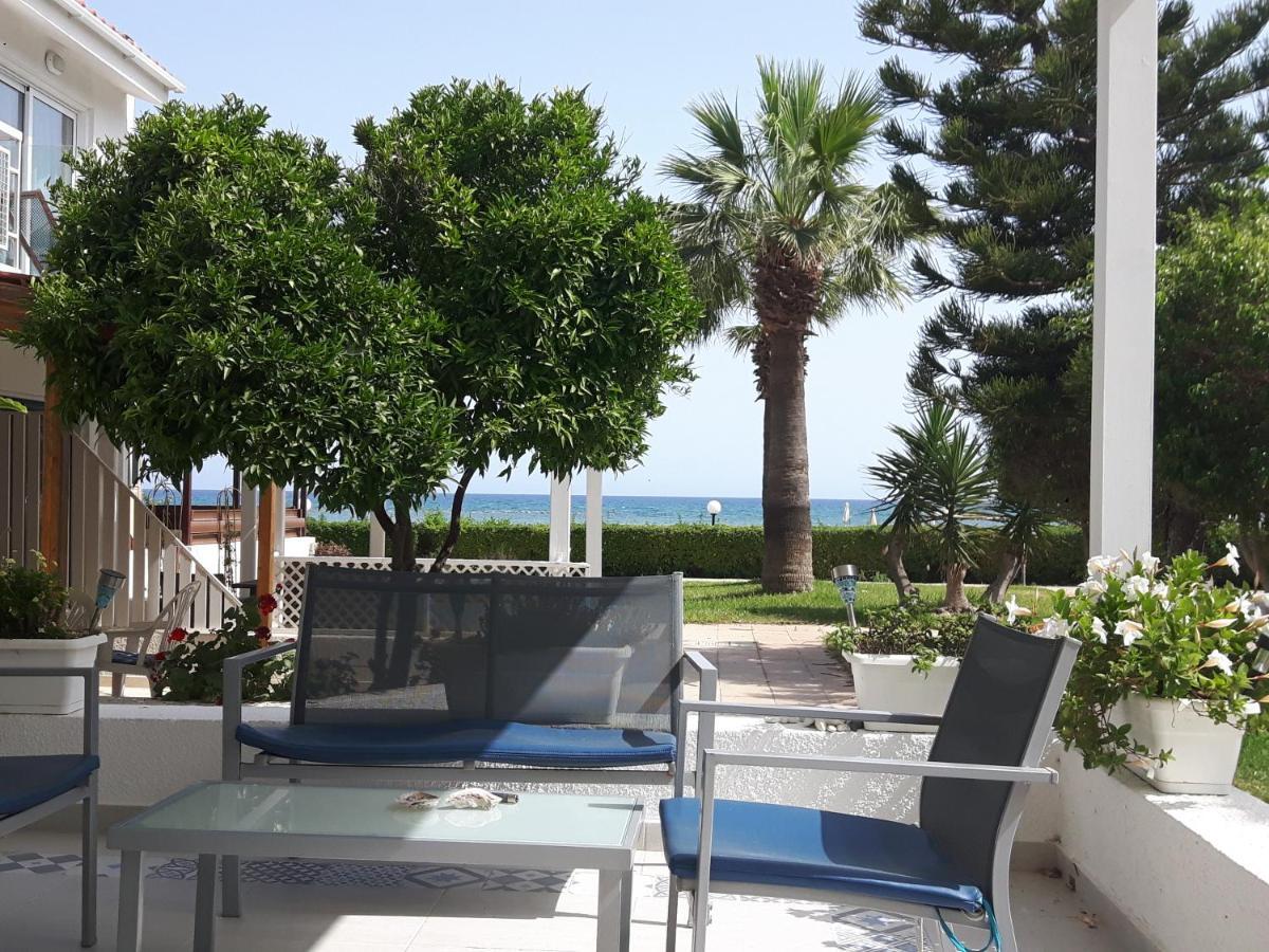 Kermia Beach Apartment Larnaca Esterno foto